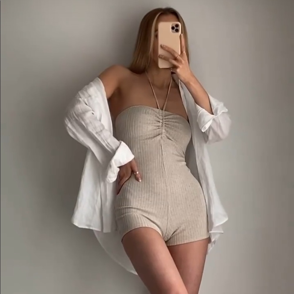 ✨🍒HP🍒✨ 𝐋𝐀𝐒𝐓 𝗡𝗪𝗧 𝗭𝗮𝗿𝗮 • Ruched Rib Jumpsuit